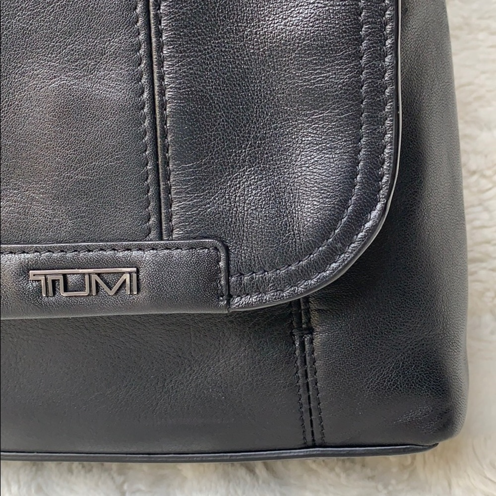 Tumi Black Centro-Verona Flap Messenger Bag EUC